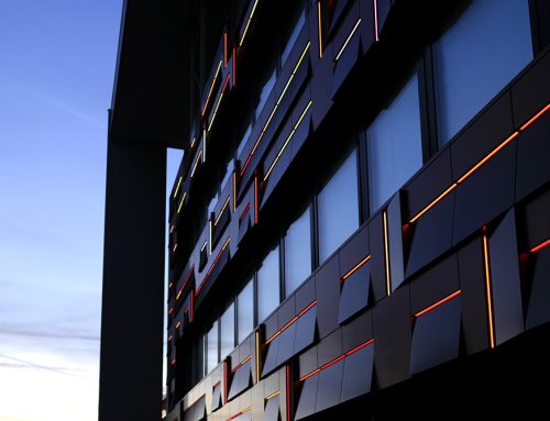 Fassadenelemente mit Klebebändern verleimen (Bouwwereld, 17. November 2021)